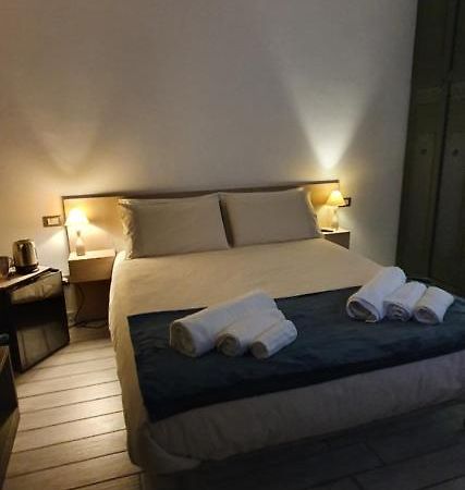 Piazza Martiri Rooms กาญารี ภายนอก รูปภาพ