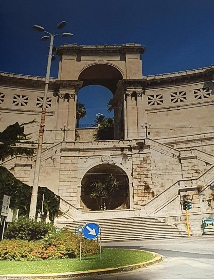 Piazza Martiri Rooms กาญารี ภายนอก รูปภาพ