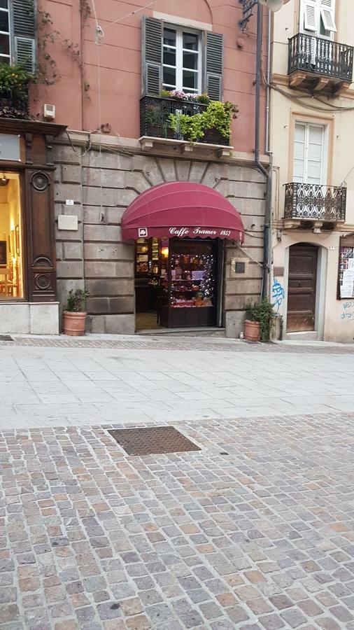 Piazza Martiri Rooms กาญารี ภายนอก รูปภาพ